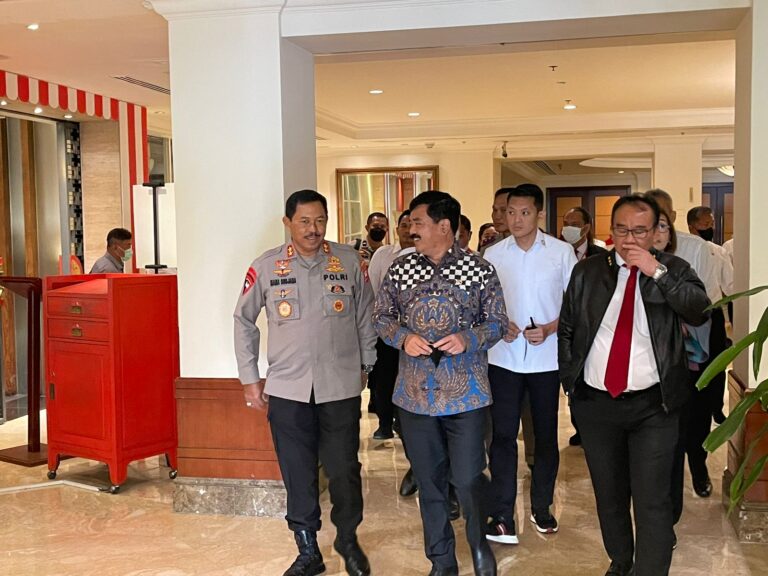 Terkait Penanganan Kejahatan Pertanahan, Kapolda Sulsel Raih Pin Emas dari Menteri ATR/BPN RI