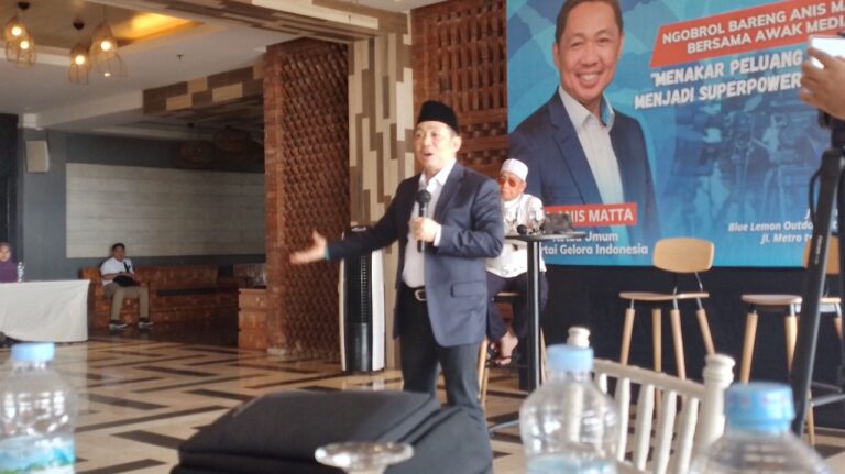 Anis Matta Diskusi dengan Awak Media di Makassar, Beberkan Langkah Pertama Jika Jadi Presiden
