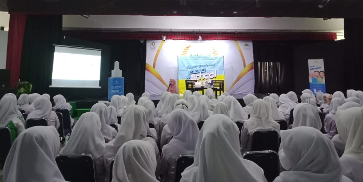 SMP Islam Athirah 1 Makassar Gandeng Emina di Seminar Kulit untuk Remaja Putri