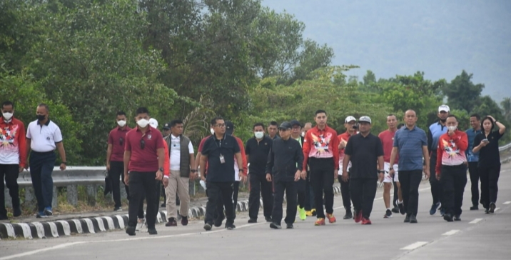 Dampingi Wapres RI di Mamuju, Pangdam XIV Hasanuddin Lakukan Olahraga Bersama