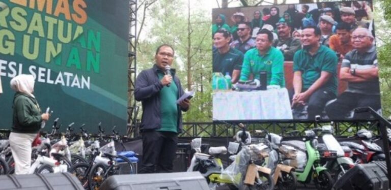 Ketemu Menparekraf Sandiaga Uno, Danny Pomanto Ucapkan Terima Kasih Perihal F8 Makassar