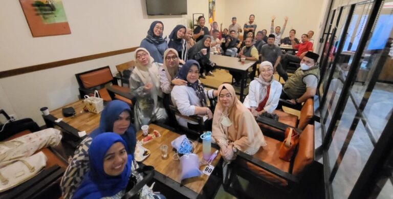 Momen Ramadhan, SMANSA 96 Makassar Bukber di Plazgozz Cafe Jelang Halal Bi Halal