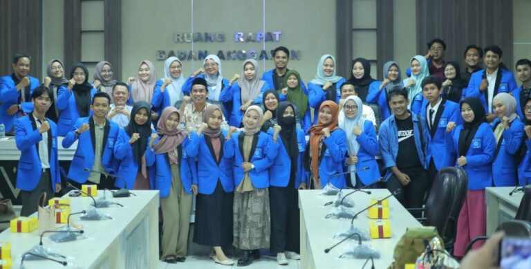 Mahasiswa S2 Ilmu Administrasi Publik UNM Ikuti Kuliah Praktis di Kantor DPRD Makassar