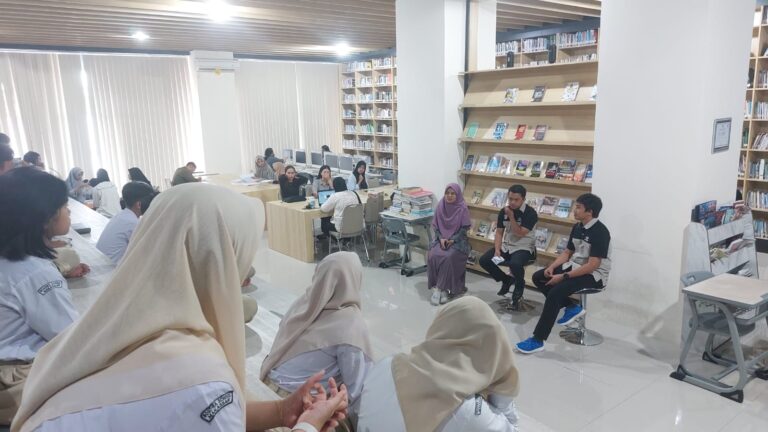SMP Bosowa School Makassar Berkunjung ke Perpustakaan Unibos